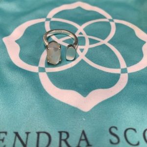 Kendra Scott M/L Silver White Mother of Pearl Ring